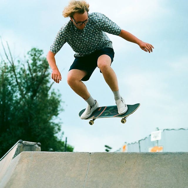 @wolftmcgee floatin a backside air #skateboardingisfun